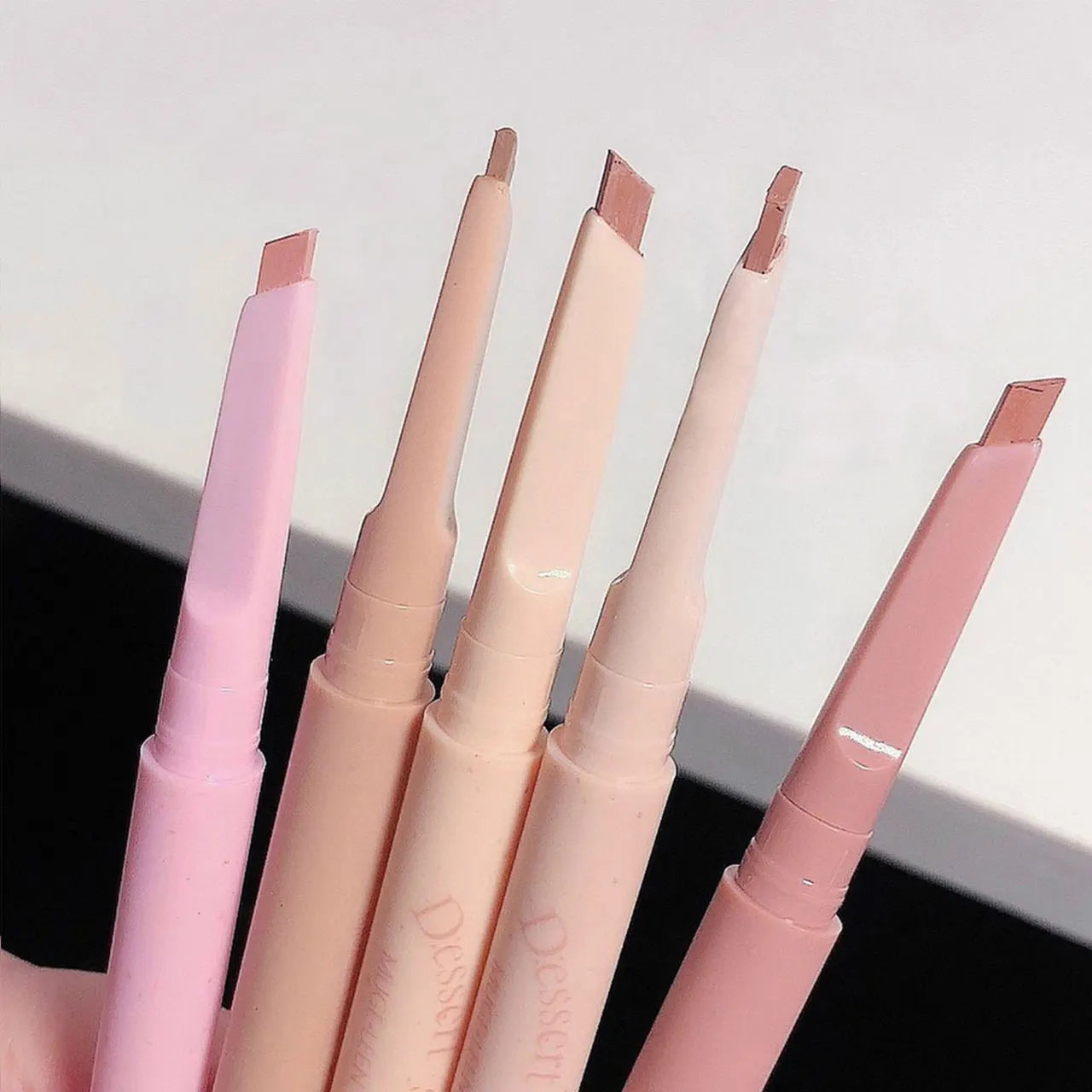 Automatic Rotating Lip Liner Pencil – Waterproof, Long-Lasting, Smooth Application, No Sharpening Needed