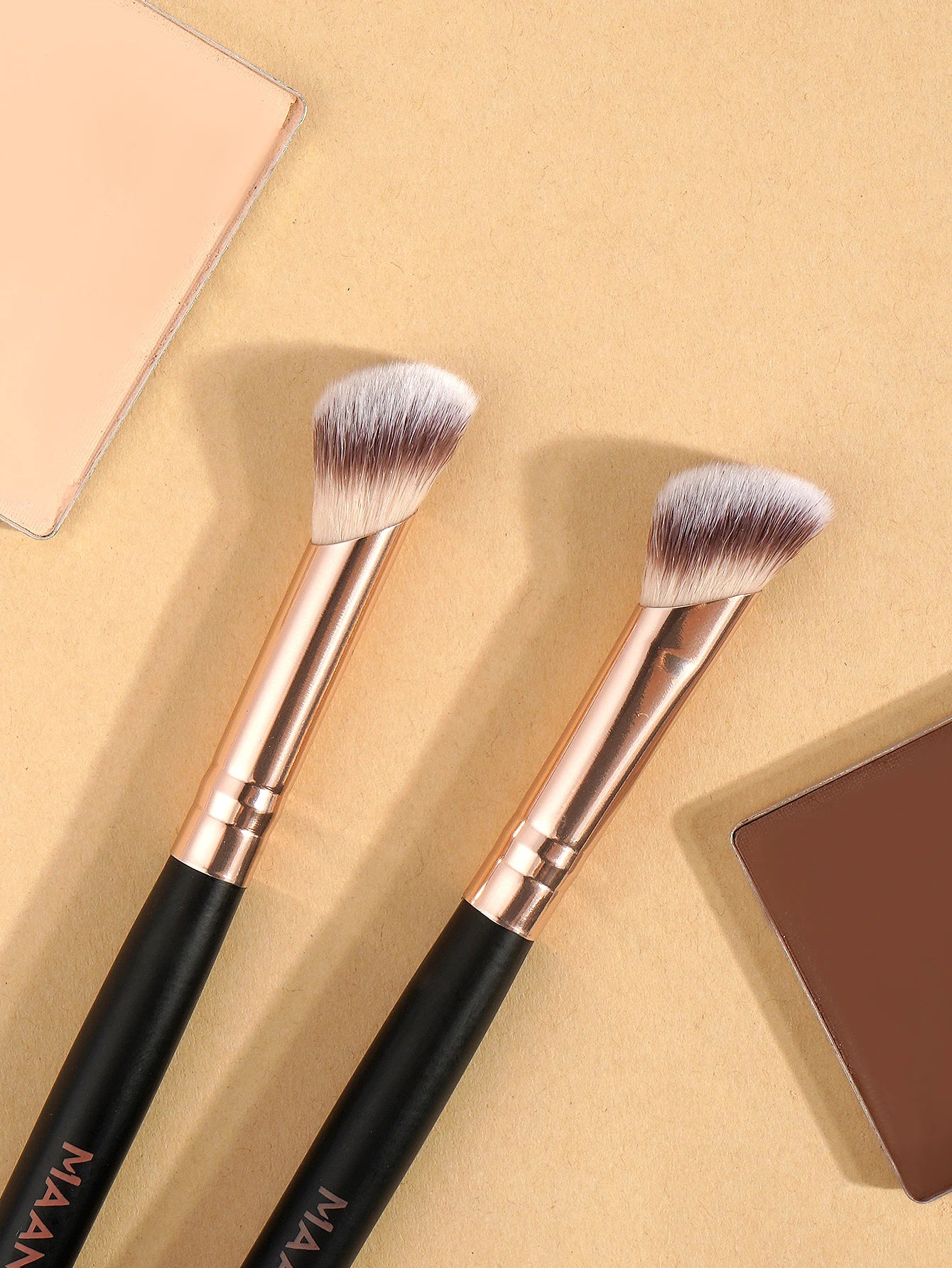 MAANGE 4-Piece Makeup Brush Set with Case – Dual-Ended Foundation, Powder & Eyeshadow Brushes