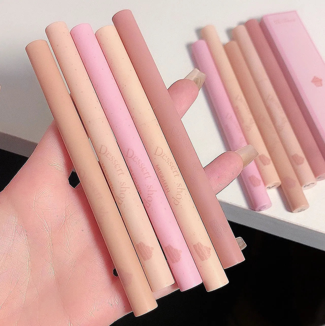 Automatic Rotating Lip Liner Pencil – Waterproof, Long-Lasting, Smooth Application, No Sharpening Needed